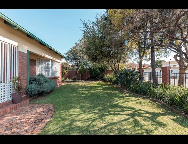 4 BEDROOM HOUSE FOR SALE IN SOUTH KENSINGTON